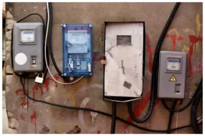 O que é surto elétrico? 3 causas comuns e o que fazer